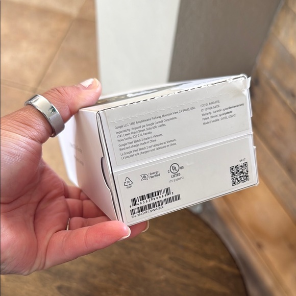 Google Pixel Watch 2 - Black and Cream - Picture 2 of 6